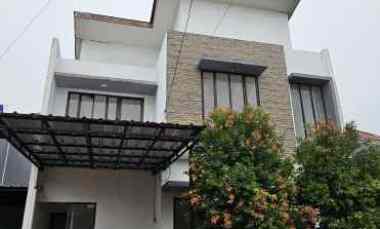 dijual rumah perum green depok village