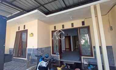 dijual rumah perum mutiara asri