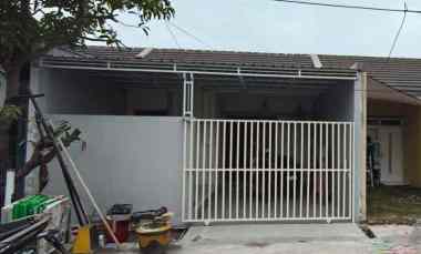 dijual rumah perum swan menganti park