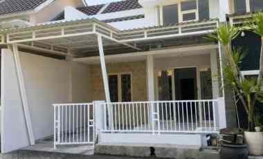dijual rumah perumahan green lake