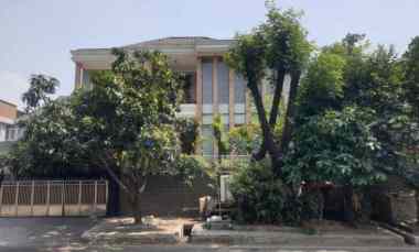 dijual rumah perumahan menteng royal