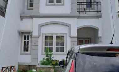 dijual rumah perumahan taman aries