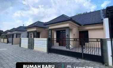 dijual rumah potorono