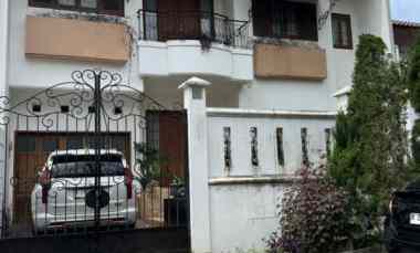 Classic Modern 2Lt, Balkon, Semi Furnshed di Perumahan Puri Cinere