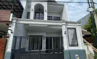Rumah Baru 2 Lantai American Classic dalam Komplek Araya Kota Malang