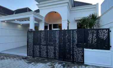 Mewah American Classic Rumah Bonus Furniture di Purwomartani