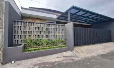 dijual rumah purwomartani