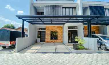 Rumah Mewah Full Furnish, Cluster One Gate di Purwomartani