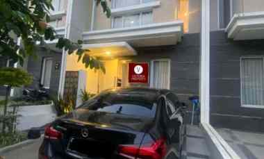 dijual rumah rapi siap huni di citraland cibubur