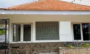 dijual rumah raya darmo surabaya