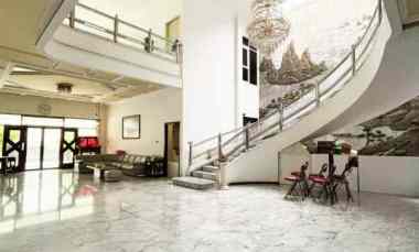 dijual rumah raya dharmahusada indah