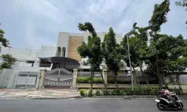 dijual rumah raya dharmahusada indah