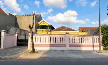 dijual rumah raya ketintang madya sby