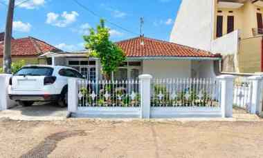 Jual Rumah Siap Huni Sangat Terawat di Cipamokolan Riung Bandung