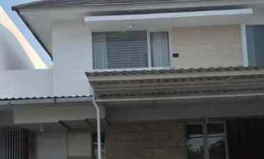 dijual rumah royal residence