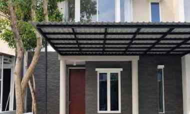 Rumah Greenwich, Royal Residence Minimalis Siap Huni Carport