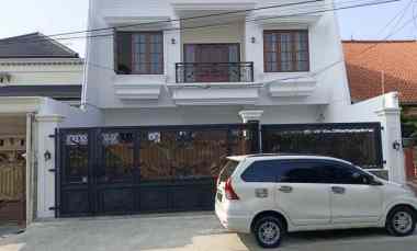 Rumah Pondok Bambu Apus 2.5 Lantai, LT 200 m2, Lux, Jalan Boulevard