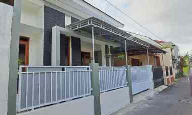 dijual rumah sambilegi