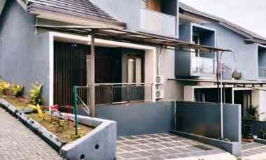 dijual rumah sariwangi