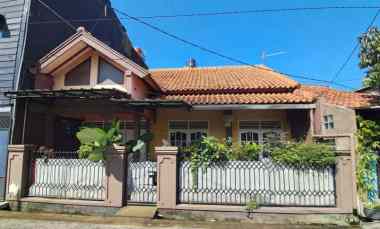 dijual rumah saturnus margahayu raya