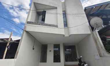 Rumah Baru Gaya Kubik Modern Sayap Buah Batu dekat BKR Bandung