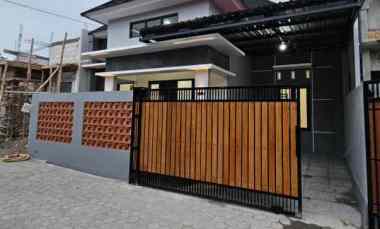 dijual rumah sd model