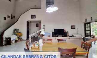 Rumah Sebrang Citos Halaman Luas di Cilandak, Jakarta Selatan