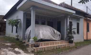 dijual rumah second kota manisrenggo