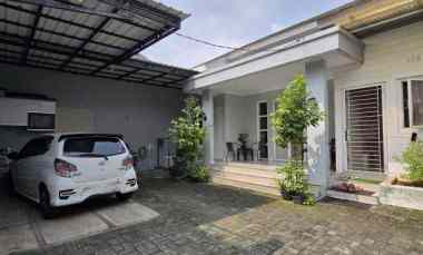 dijual rumah secondary 1 lantai samping komplek