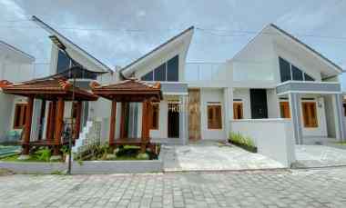 dijual rumah selomartani
