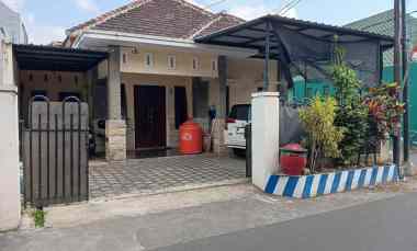 dijual rumah selorejo