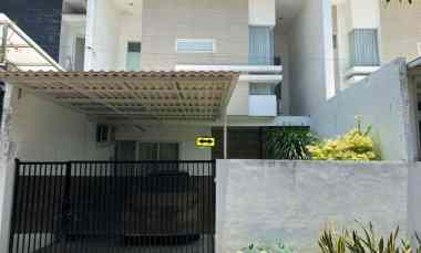 dijual rumah semampir