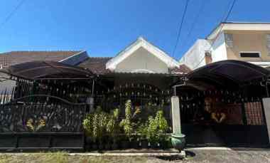 dijual rumah semampir