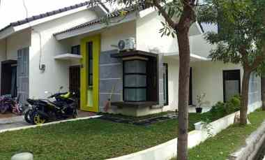 dijual rumah semi industrial