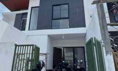 dijual rumah semolowaru
