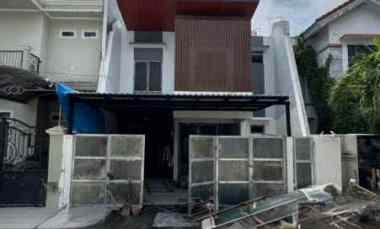 dijual rumah semolowaru
