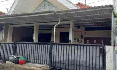 dijual rumah semolowaru
