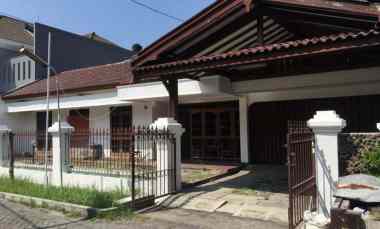 dijual rumah semolowaru