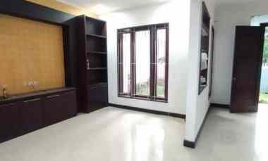 dijual rumah senayan bintaro