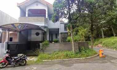 dijual rumah setraduta