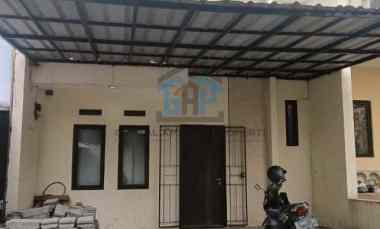 dijual rumah setrasari