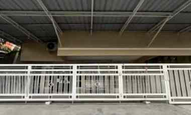 dijual rumah shm siap pakai lokasi manyar rejo