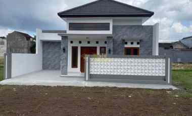 dijual rumah sidoarum godean