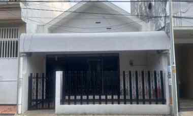 dijual rumah simokerto