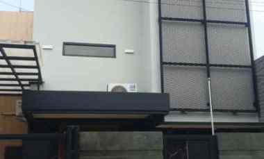 dijual rumah simpang darmo permai selatan