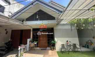 dijual rumah singgasana pradana