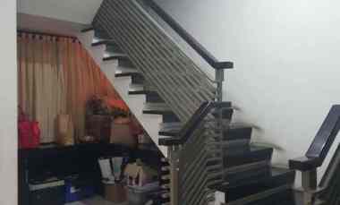 dijual rumah singgasana pradana