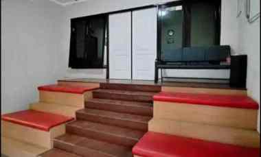dijual rumah siwalankerto