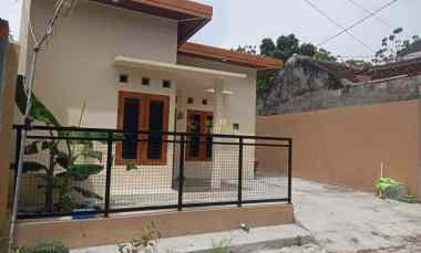 dijual rumah srimartani