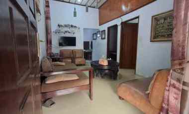 dijual rumah strategis